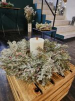 Zasněžený vánoční věnec 50 cm - Obrázek 6